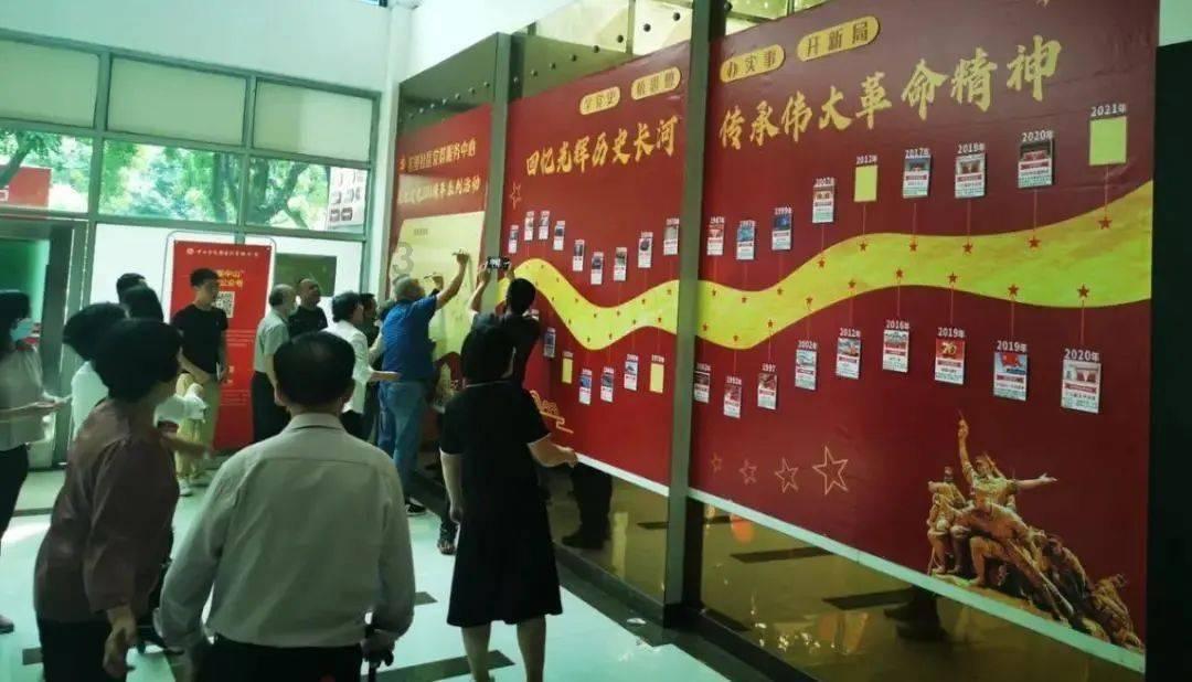 黄南州公安局深入客运企业开展安全检查筑牢“两会”春运交通安全防线